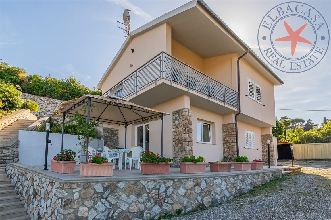PORTOFERRAIO - ELBA - Villa bifamiliare in posizione privilegiata vicino al mare