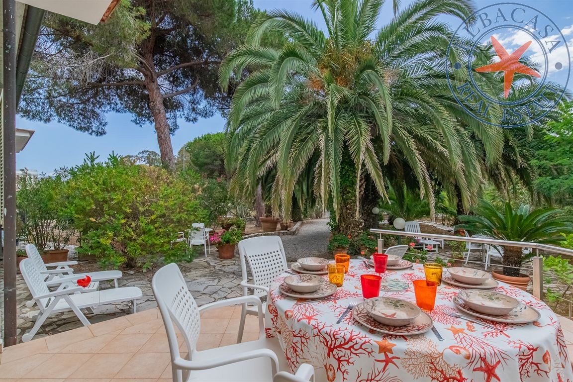 LACONA - ELBA - DUE VILLETTE INDIPENDENTI CON GIARDINO, TERRAZZE A DUE PASSI DAL MARE